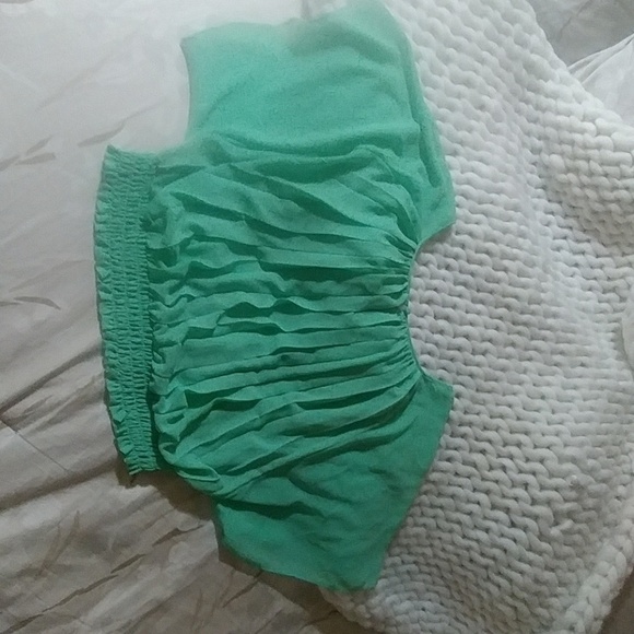 Lost April Bohemian Pleated Dolman Sleeve Feminine Flowy Mint Green Cropped Top - Picture 3 of 3